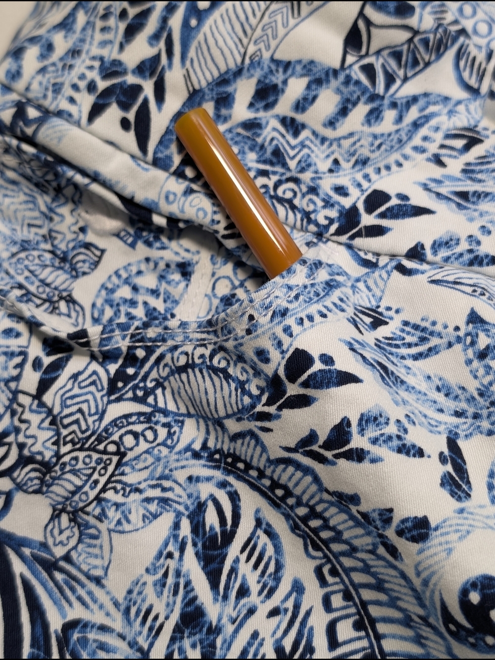 Gloria Vanderbilt Amanda Blue & White Tropical Print Bermuda Pull On Shorts 12 - Picture 4 of 6